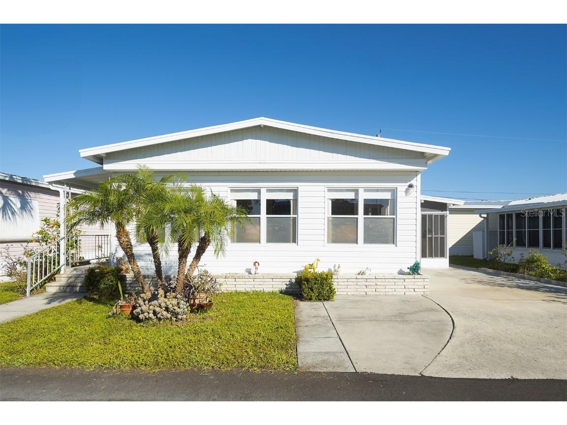 2105 Glenwood Drive Sarasota FL 34231 A4630105 image1