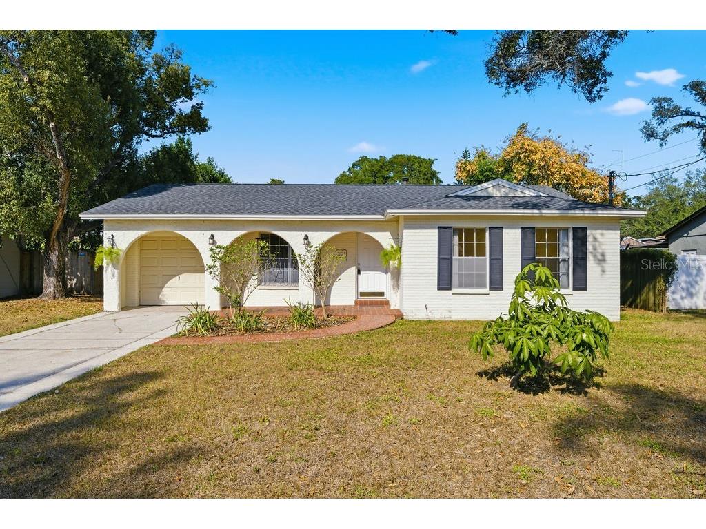 2105 W Barclay Road Tampa FL 33612 A4672472 image1