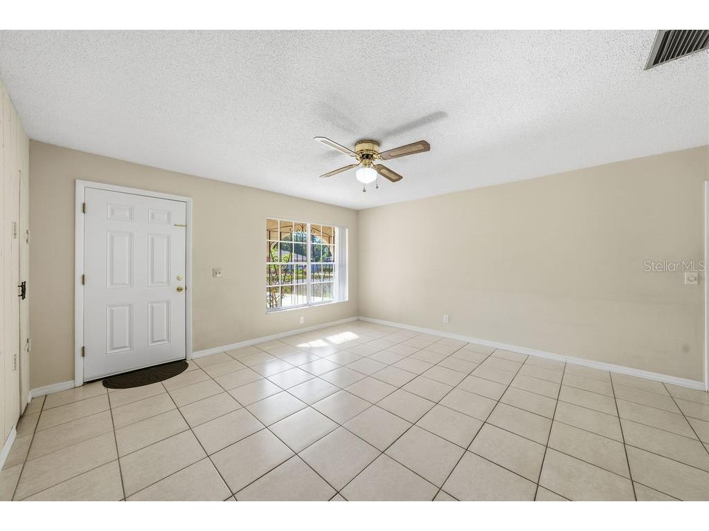 2105 W Barclay Road Tampa FL 33612 A4672472 image10