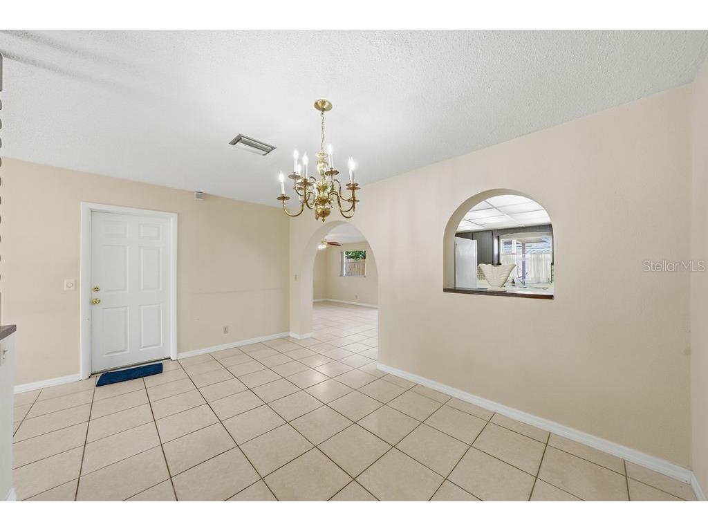 2105 W Barclay Road Tampa FL 33612 A4672472 image11