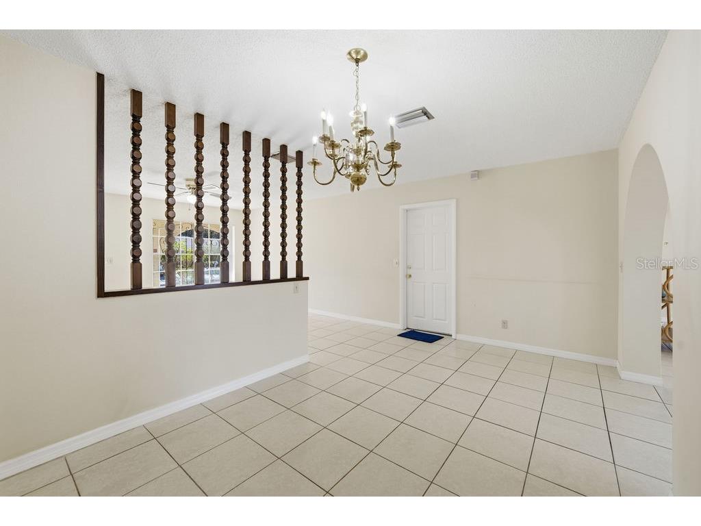 2105 W Barclay Road Tampa FL 33612 A4672472 image12