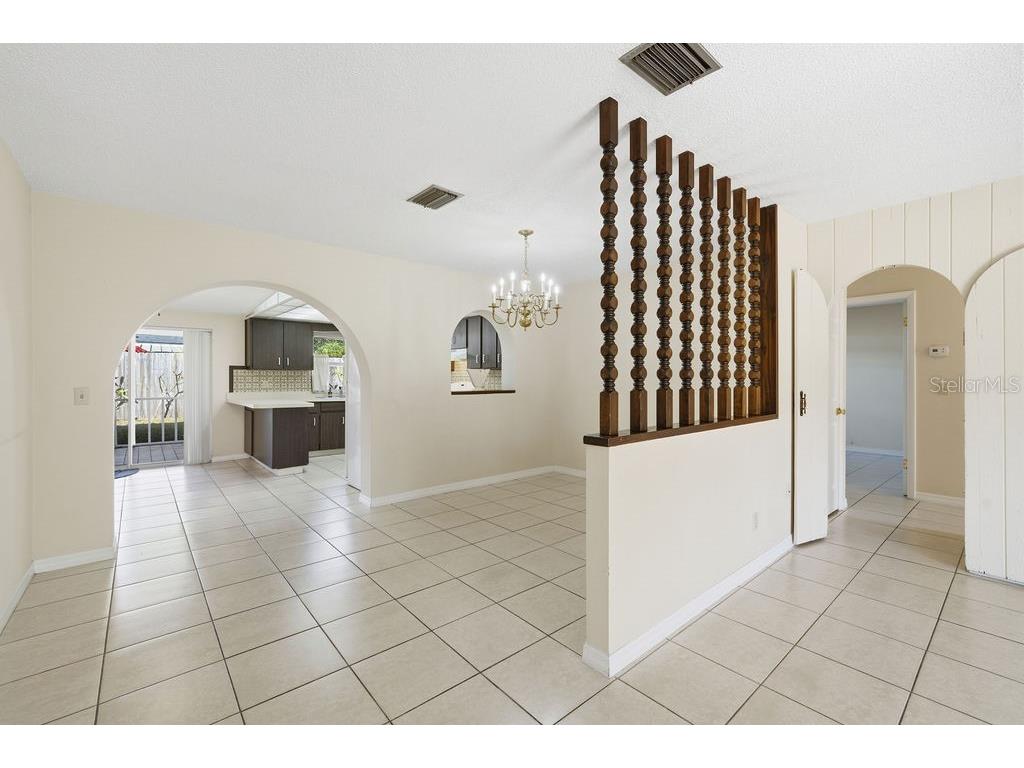 2105 W Barclay Road Tampa FL 33612 A4672472 image13