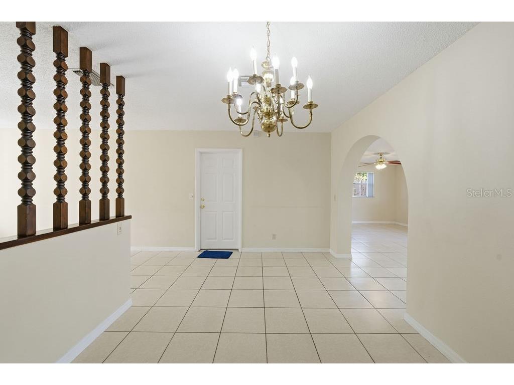 2105 W Barclay Road Tampa FL 33612 A4672472 image14