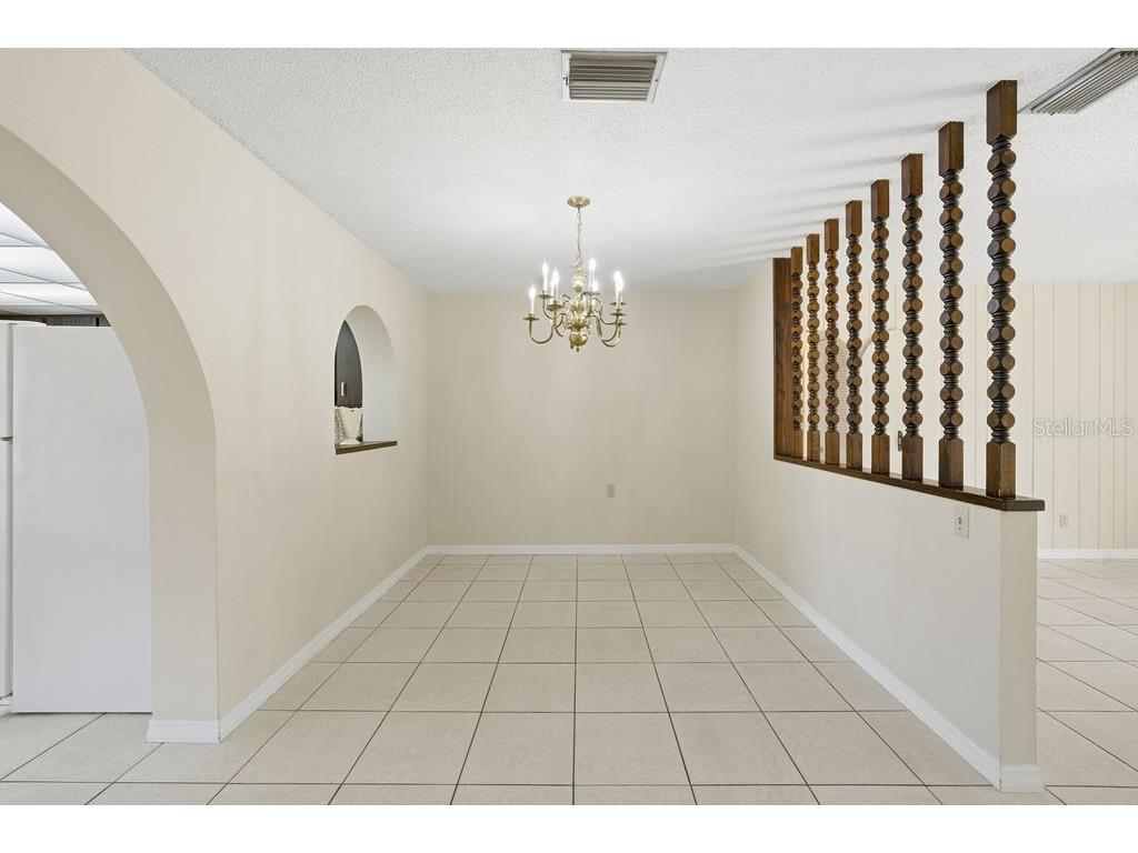 2105 W Barclay Road Tampa FL 33612 A4672472 image15