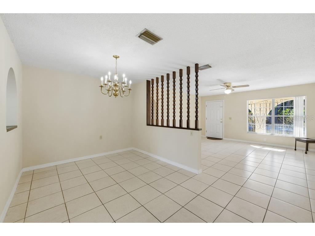 2105 W Barclay Road Tampa FL 33612 A4672472 image17