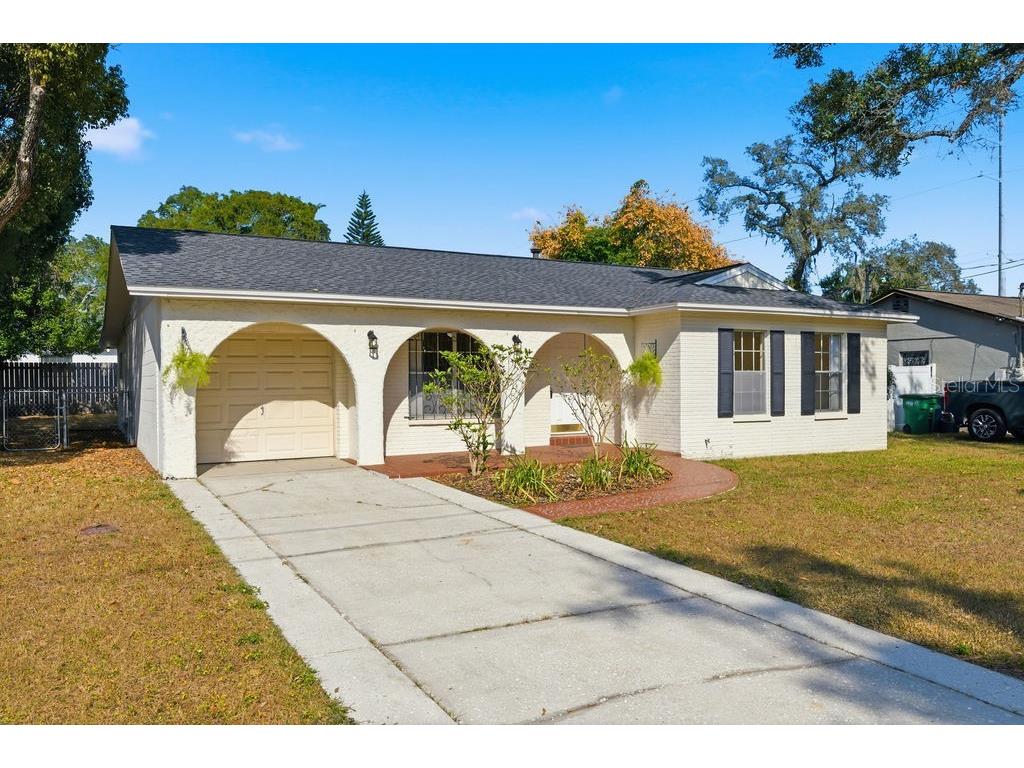 2105 W Barclay Road Tampa FL 33612 A4672472 image2