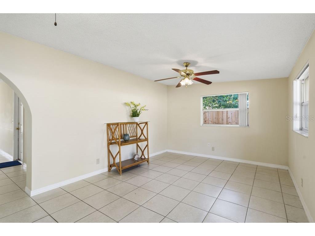 2105 W Barclay Road Tampa FL 33612 A4672472 image32