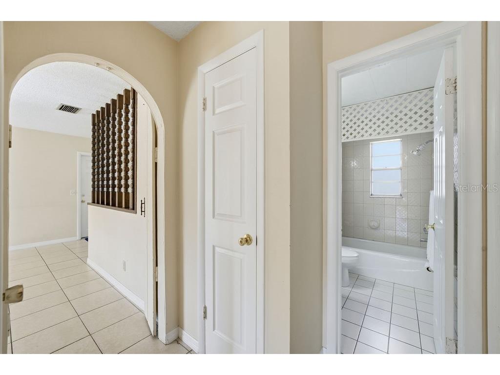 2105 W Barclay Road Tampa FL 33612 A4672472 image41