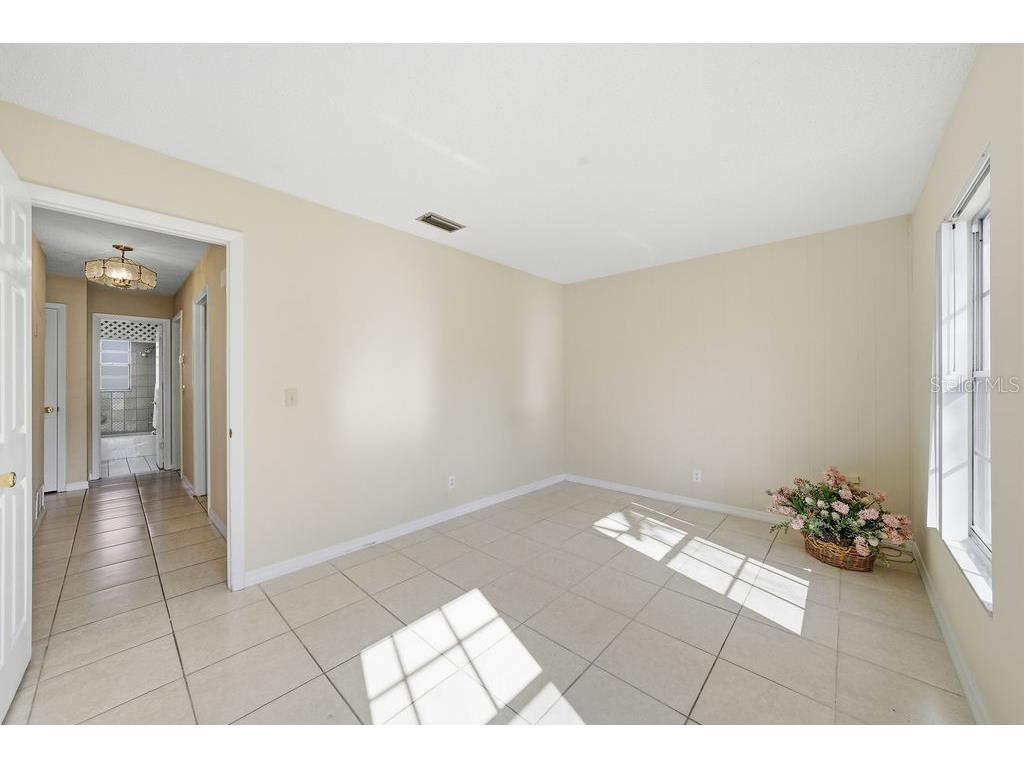 2105 W Barclay Road Tampa FL 33612 A4672472 image43