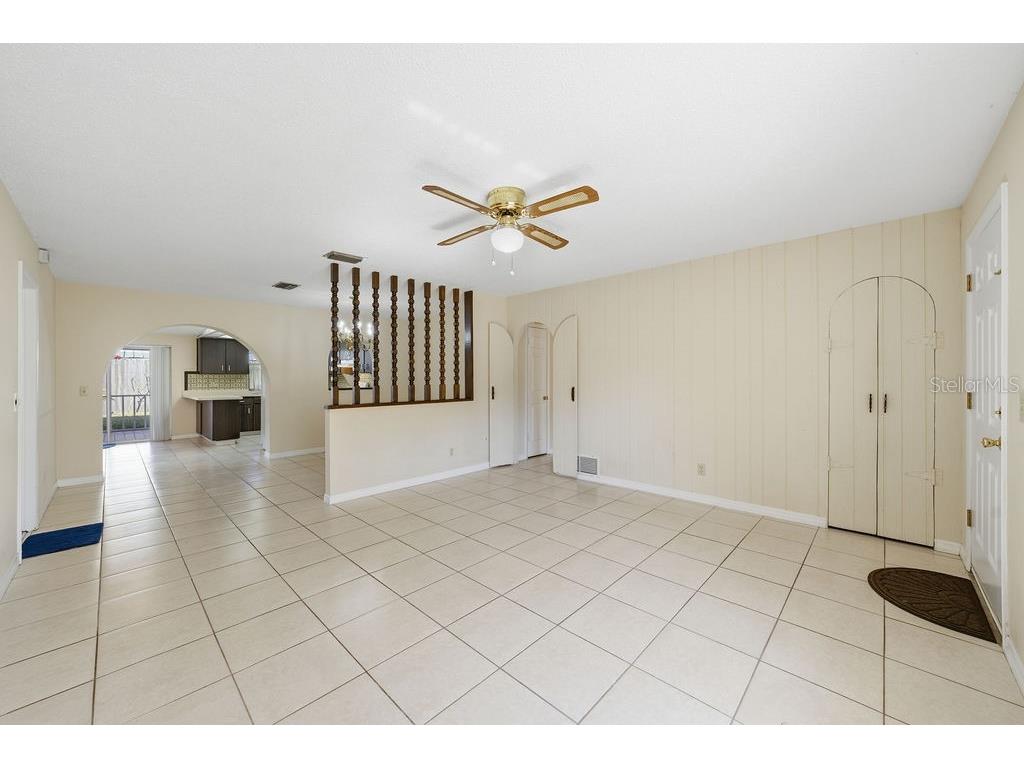 2105 W Barclay Road Tampa FL 33612 A4672472 image5