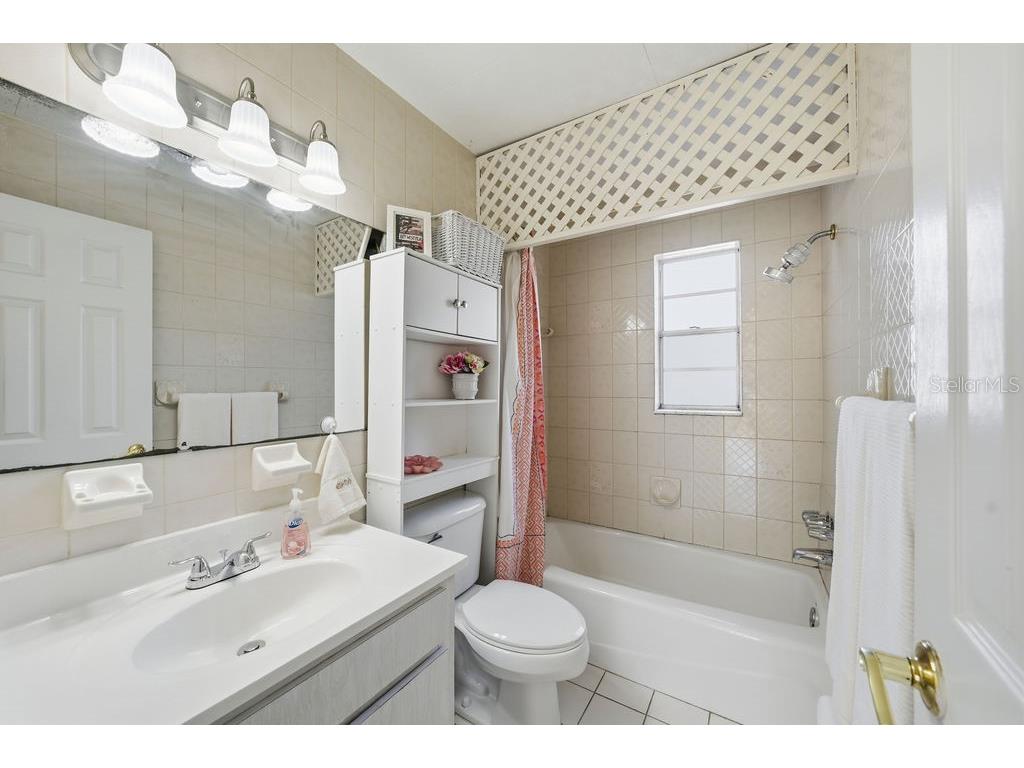 2105 W Barclay Road Tampa FL 33612 A4672472 image54