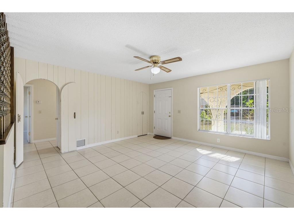 2105 W Barclay Road Tampa FL 33612 A4672472 image6