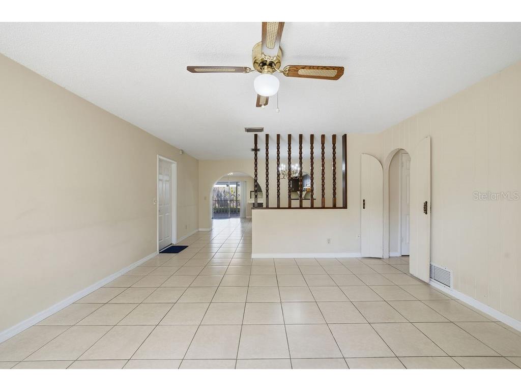 2105 W Barclay Road Tampa FL 33612 A4672472 image7