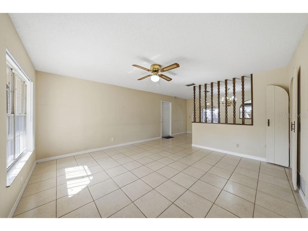 2105 W Barclay Road Tampa FL 33612 A4672472 image8