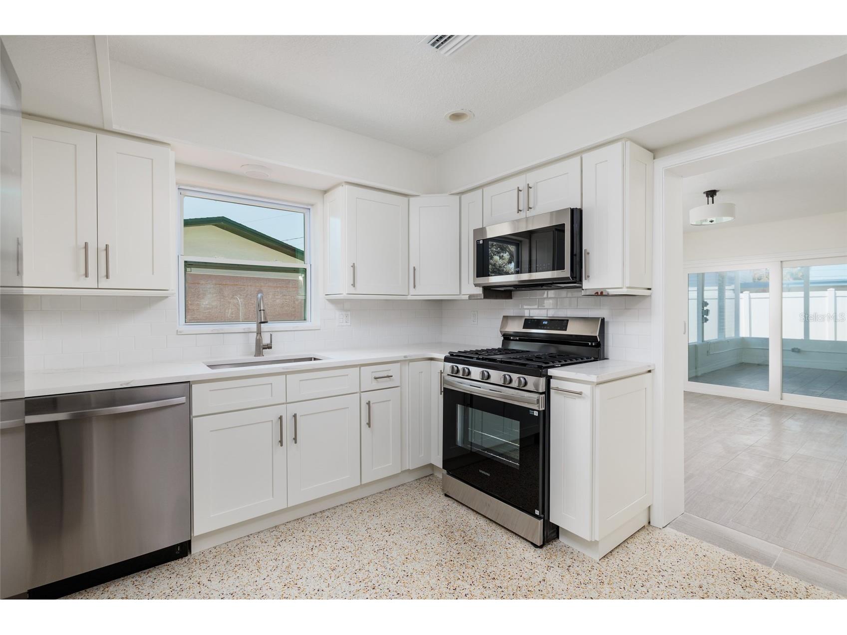 2107 Dolphin Boulevard S Saint Petersburg FL 33707 TB8493434 image12