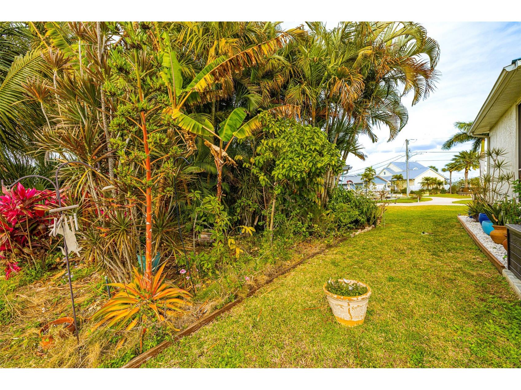 2107 Saint Croix Avenue Fort Myers FL 33905 A4684850 image65