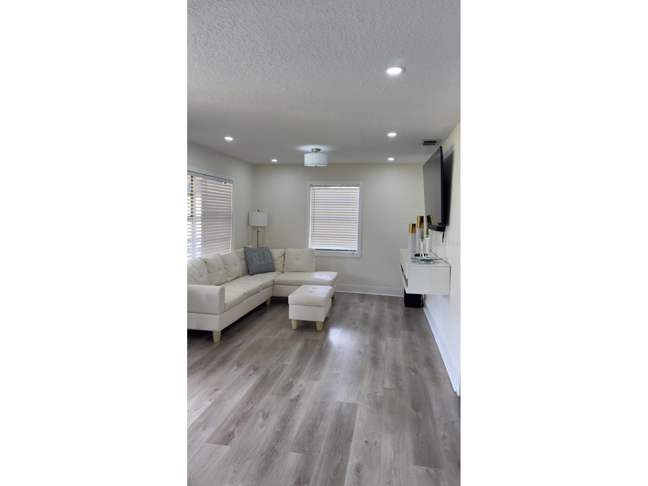 2109 E Navajo Avenue Tampa FL 33612 TB8494149 image2