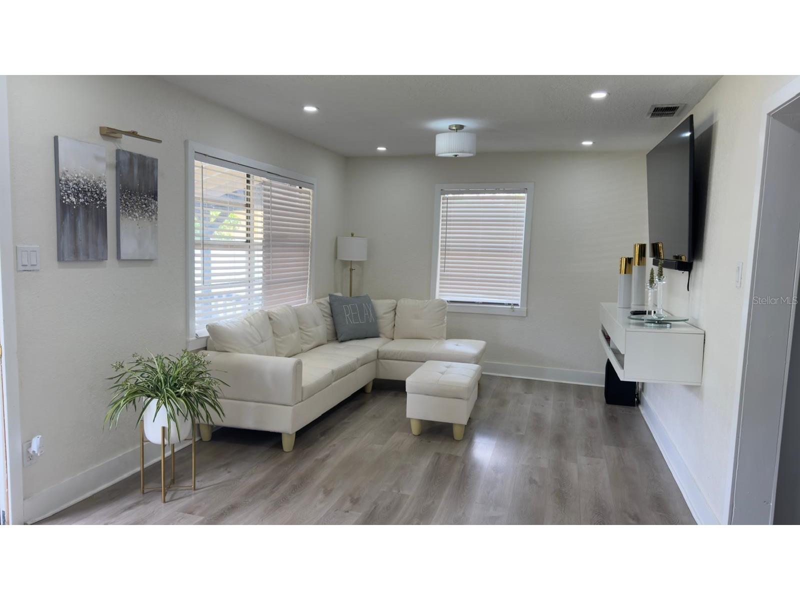 2109 E Navajo Avenue Tampa FL 33612 TB8494149 image3