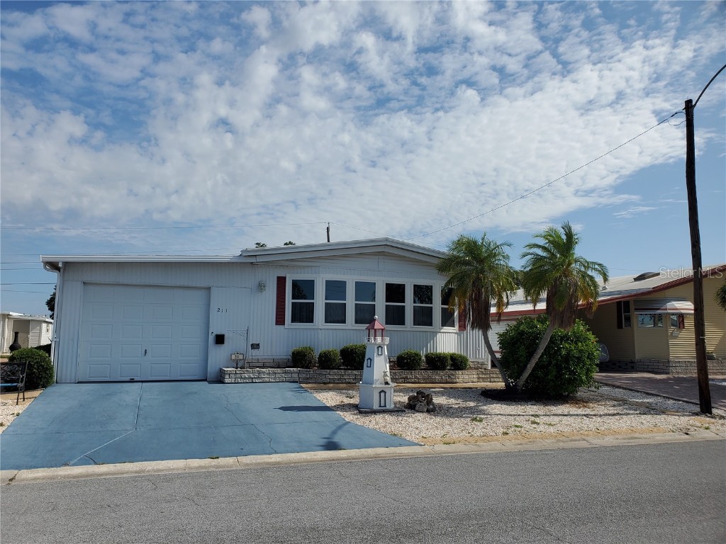 211 50th Avenue Drive W Bradenton FL 34207 A4568058 image1