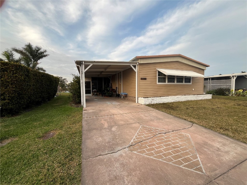 211 52nd Avenue E Bradenton FL 34203 A4636744 image1