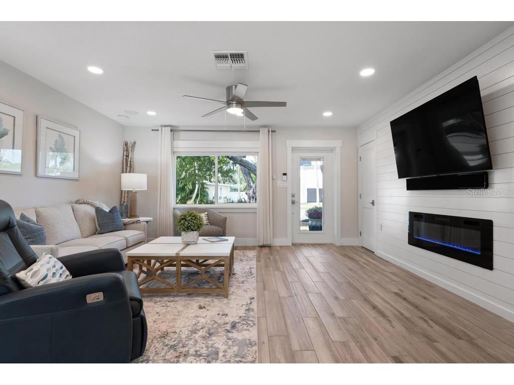 211 85th Street Holmes Beach FL 34217 A4674337 image10