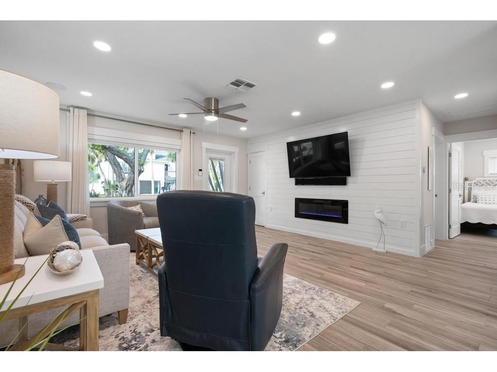 211 85th Street Holmes Beach FL 34217 A4674337 image11