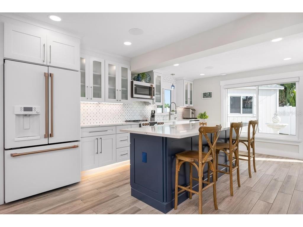 211 85th Street Holmes Beach FL 34217 A4674337 image16