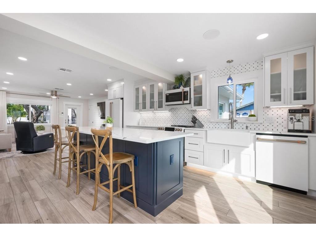 211 85th Street Holmes Beach FL 34217 A4674337 image17