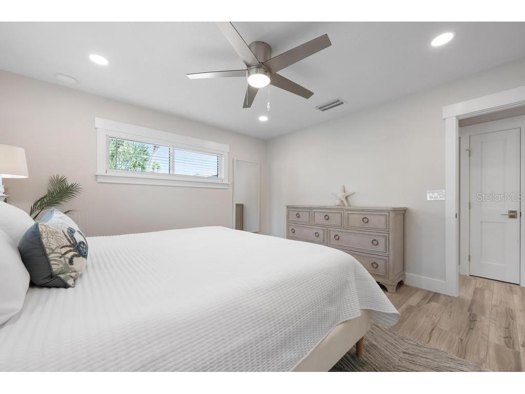 211 85th Street Holmes Beach FL 34217 A4674337 image30