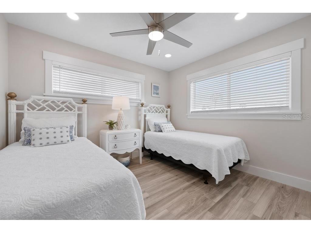 211 85th Street Holmes Beach FL 34217 A4674337 image33