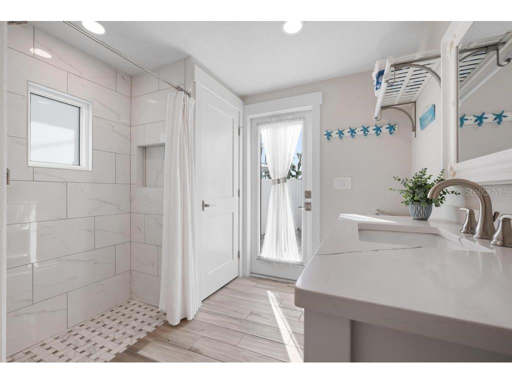 211 85th Street Holmes Beach FL 34217 A4674337 image37