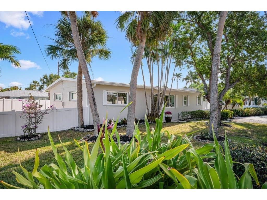 211 85th Street Holmes Beach FL 34217 A4674337 image6