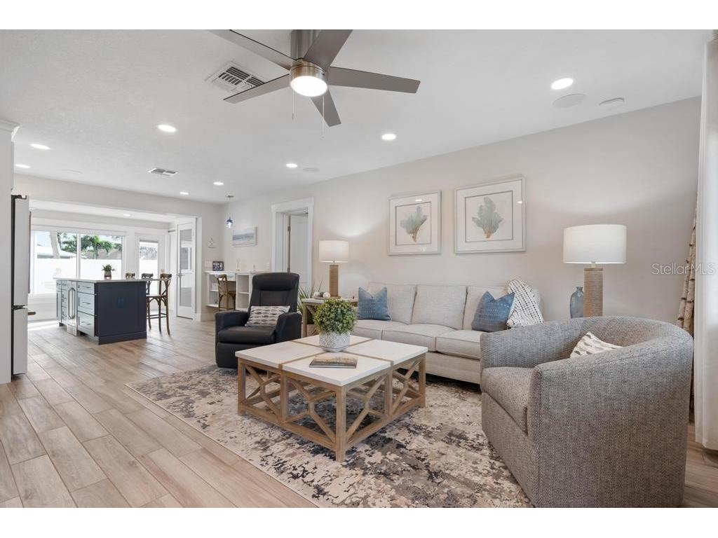 211 85th Street Holmes Beach FL 34217 A4674337 image7