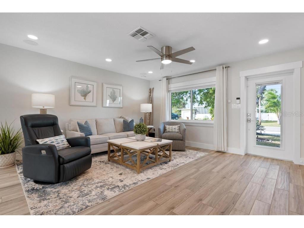 211 85th Street Holmes Beach FL 34217 A4674337 image9