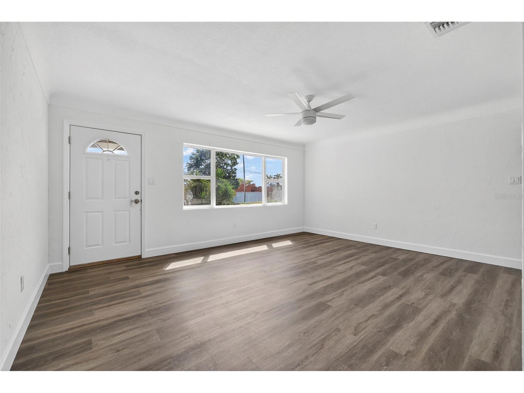 211 89th Avenue N Saint Petersburg FL 33702 TB8479234 image2