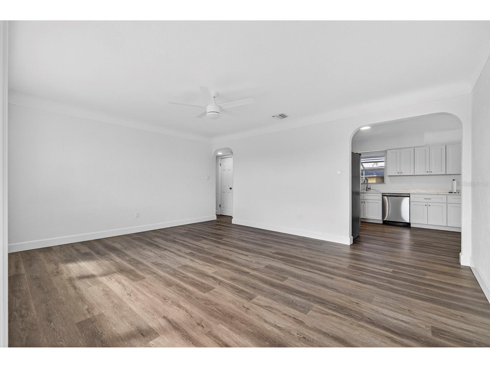 211 89th Avenue N Saint Petersburg FL 33702 TB8479234 image3