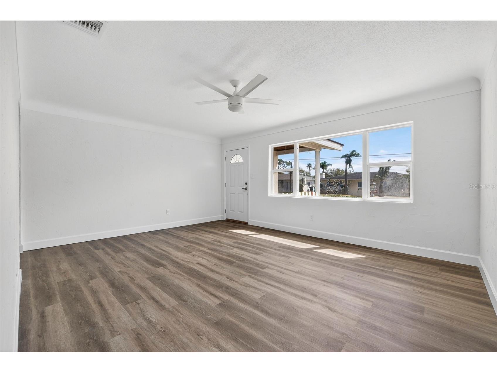 211 89th Avenue N Saint Petersburg FL 33702 TB8479234 image5