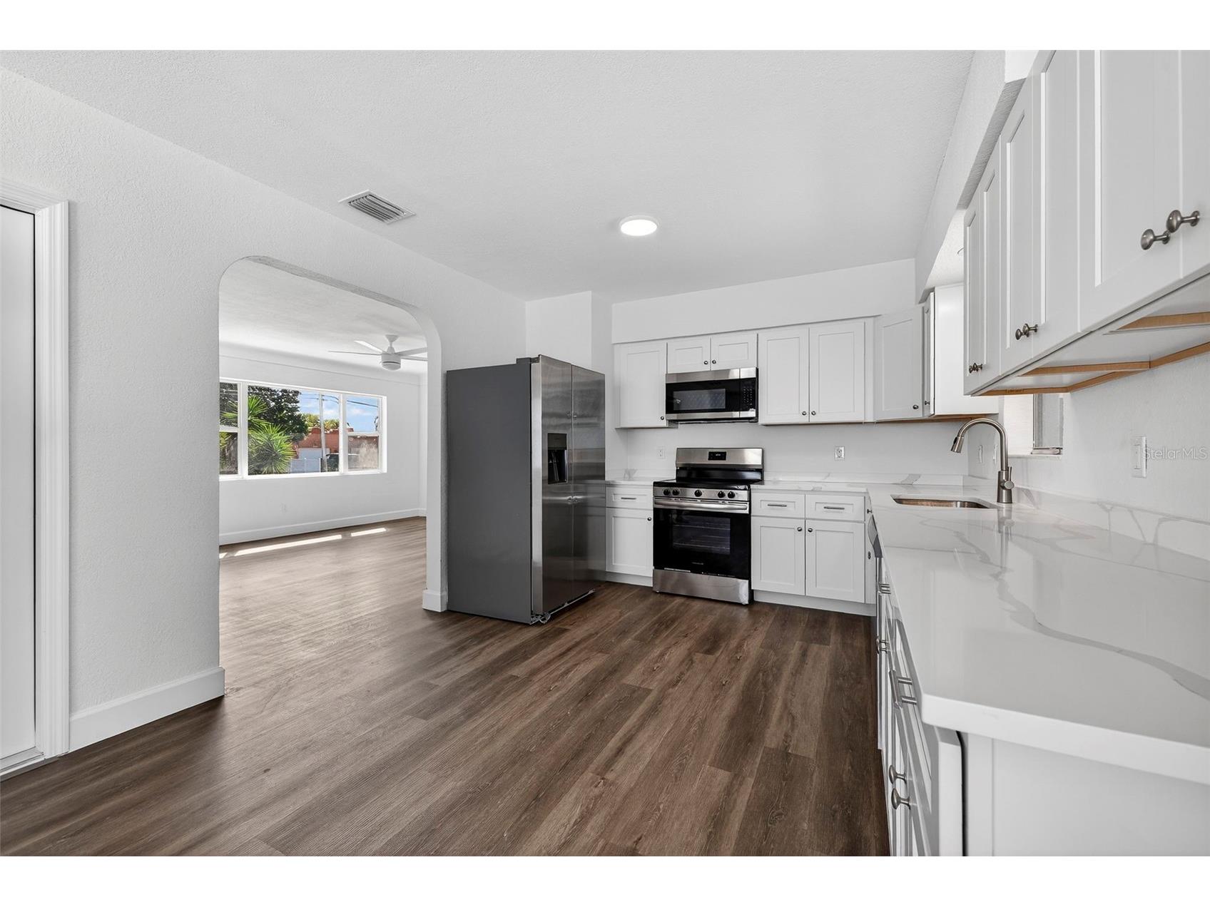 211 89th Avenue N Saint Petersburg FL 33702 TB8479234 image9