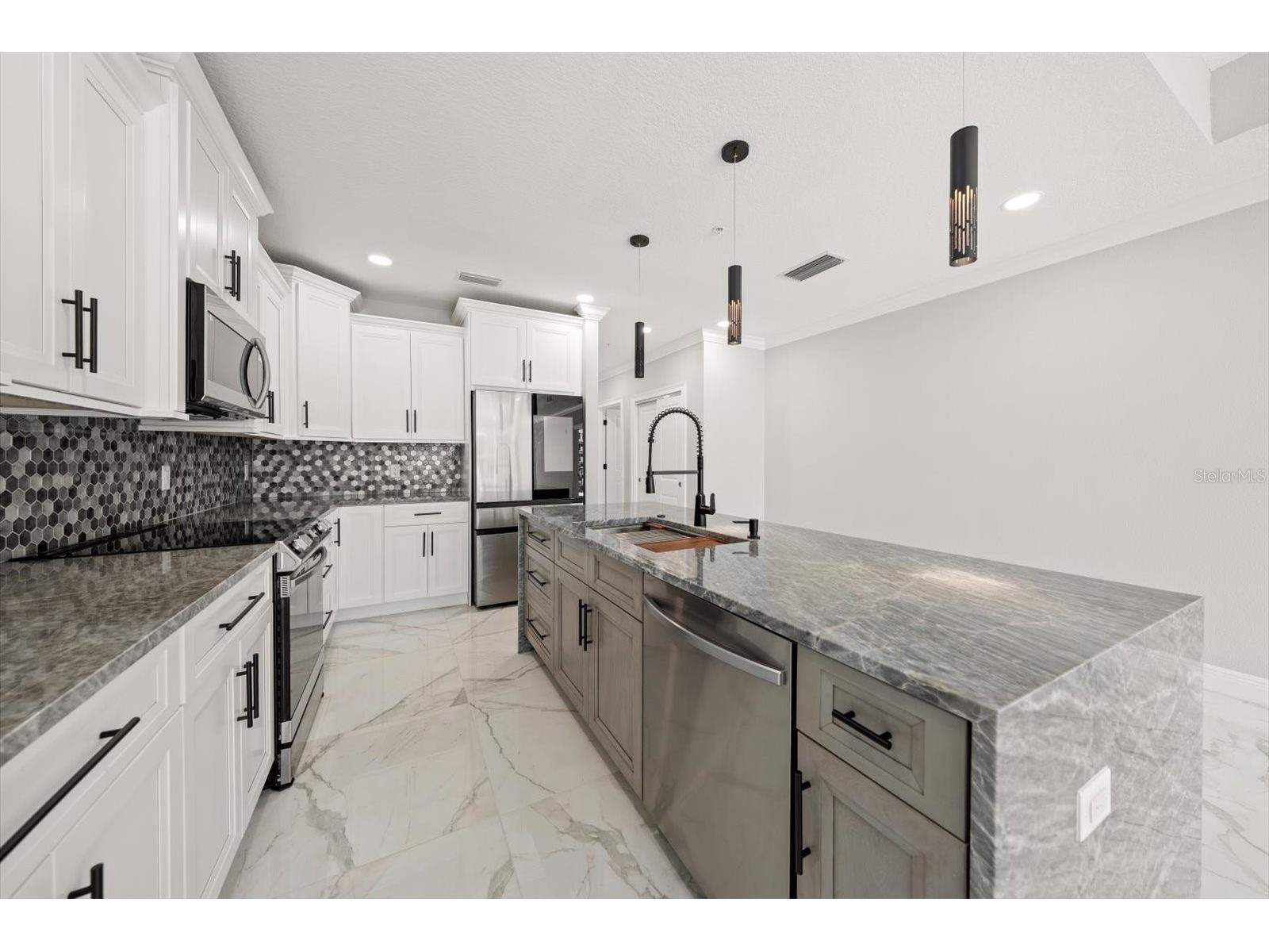 211 Dolphin Point #201 Clearwater FL 33767 TB8485670 image5