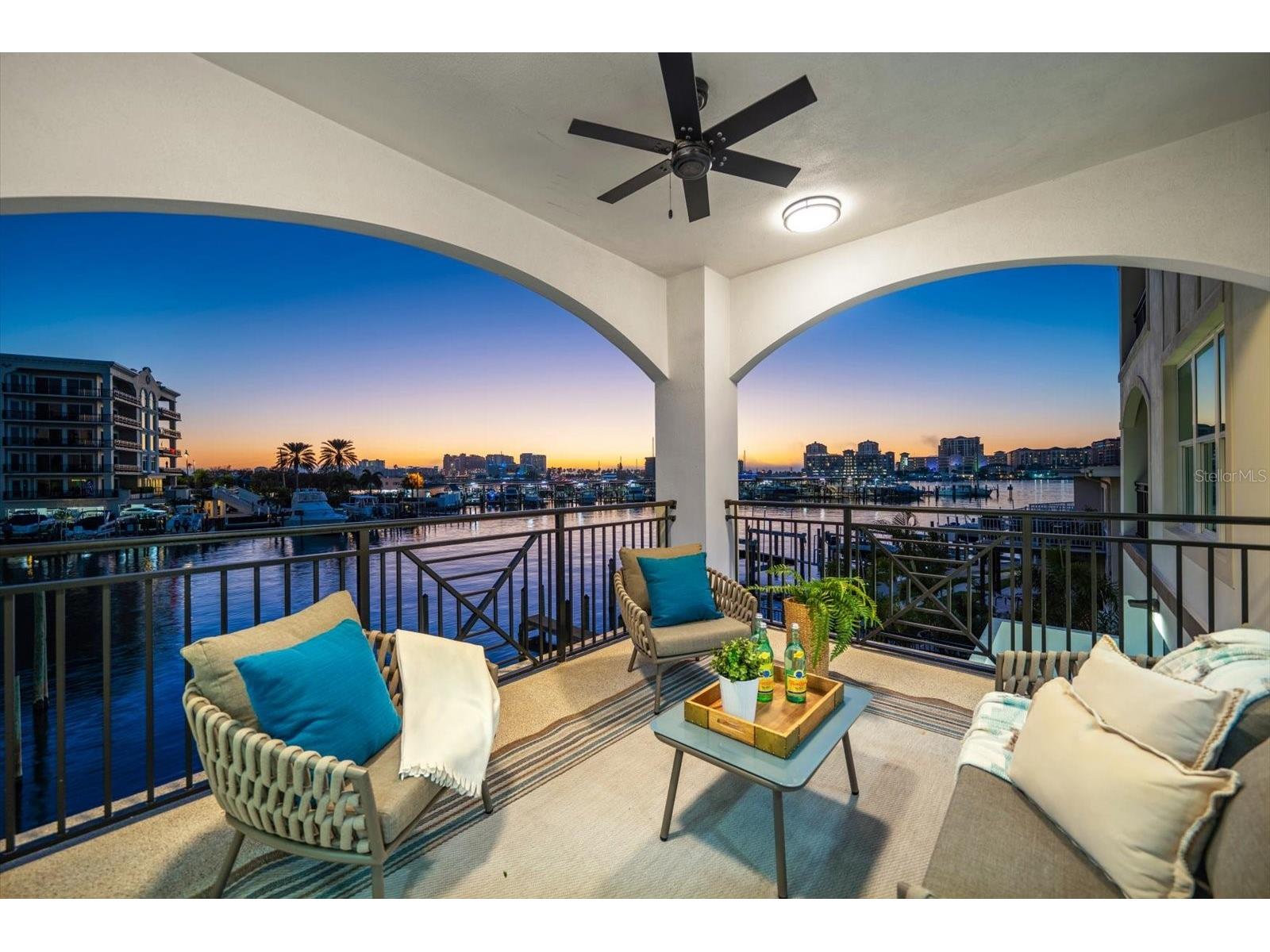 211 Dolphin Point #202 Clearwater FL 33767 TB8459306 image1