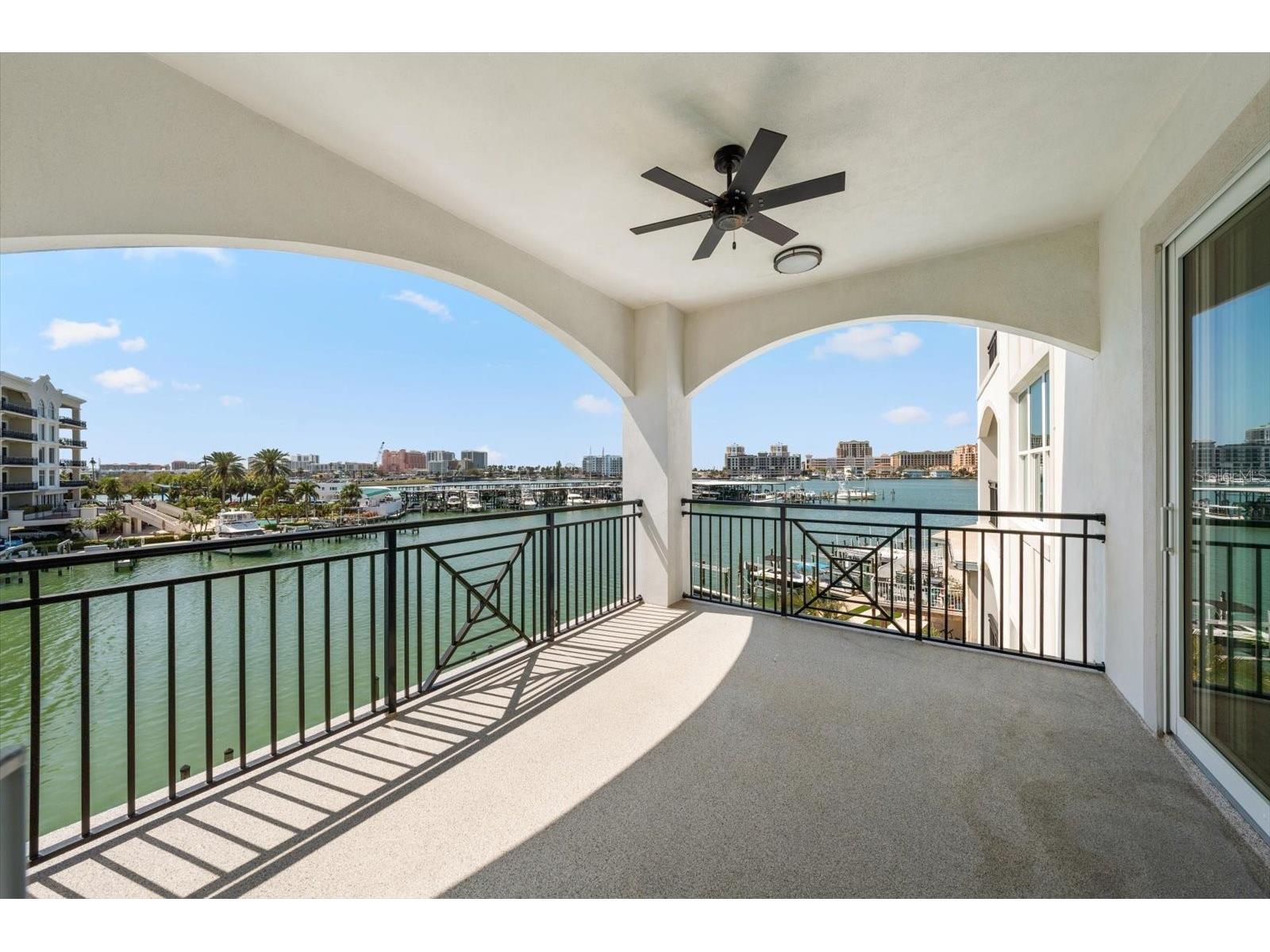211 Dolphin Point #302 Clearwater FL 33767 TB8485704 image1