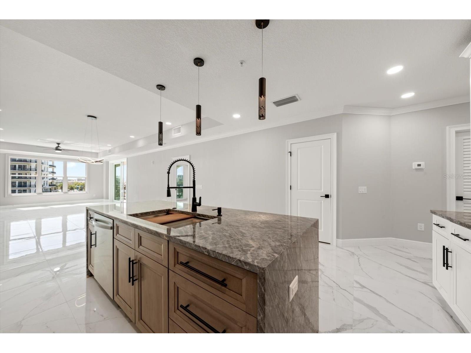 211 Dolphin Point #302 Clearwater FL 33767 TB8485704 image5