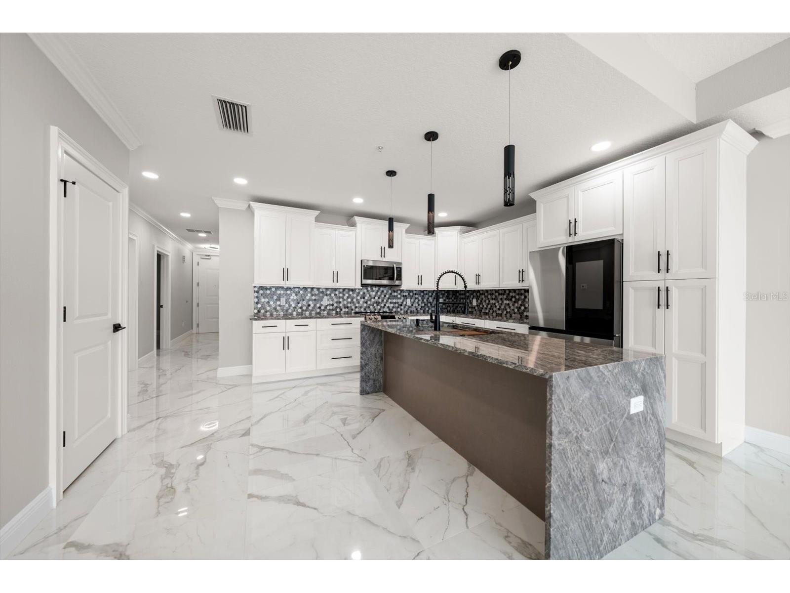 211 Dolphin Point #302 Clearwater FL 33767 TB8485704 image6