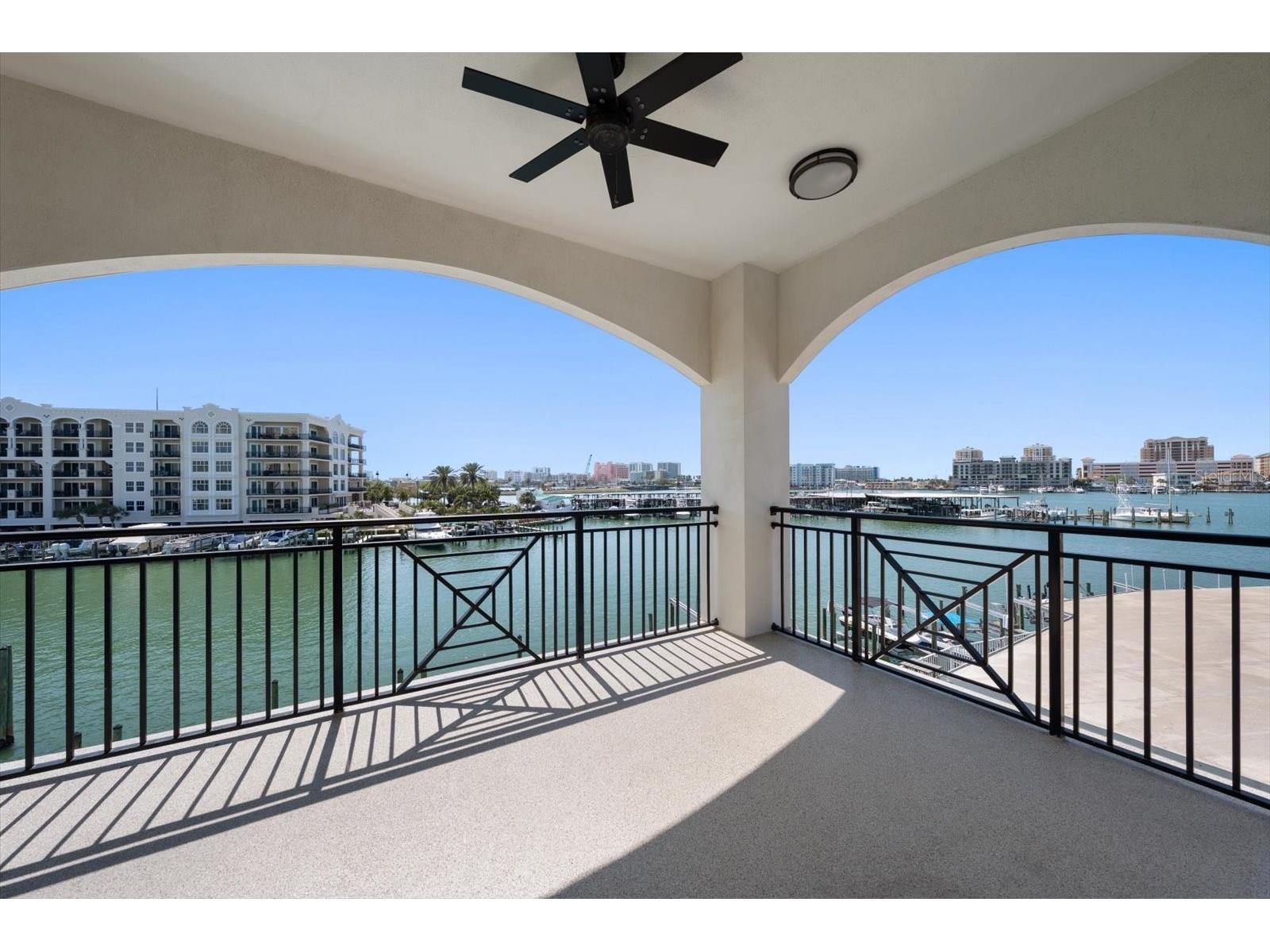 211 Dolphin Point #303 Clearwater FL 33767 TB8485711 image1