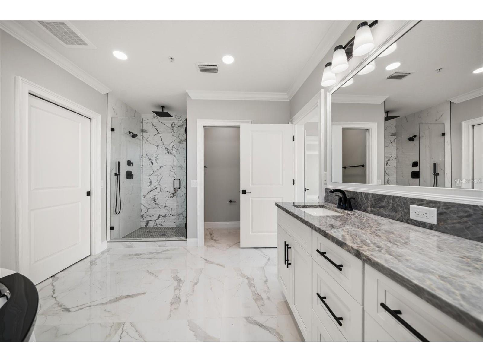 211 Dolphin Point #303 Clearwater FL 33767 TB8485711 image11