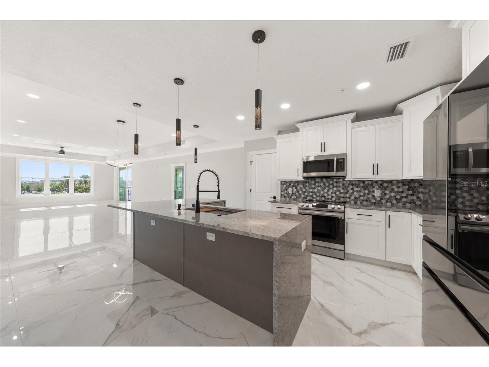 211 Dolphin Point #303 Clearwater FL 33767 TB8485711 image3