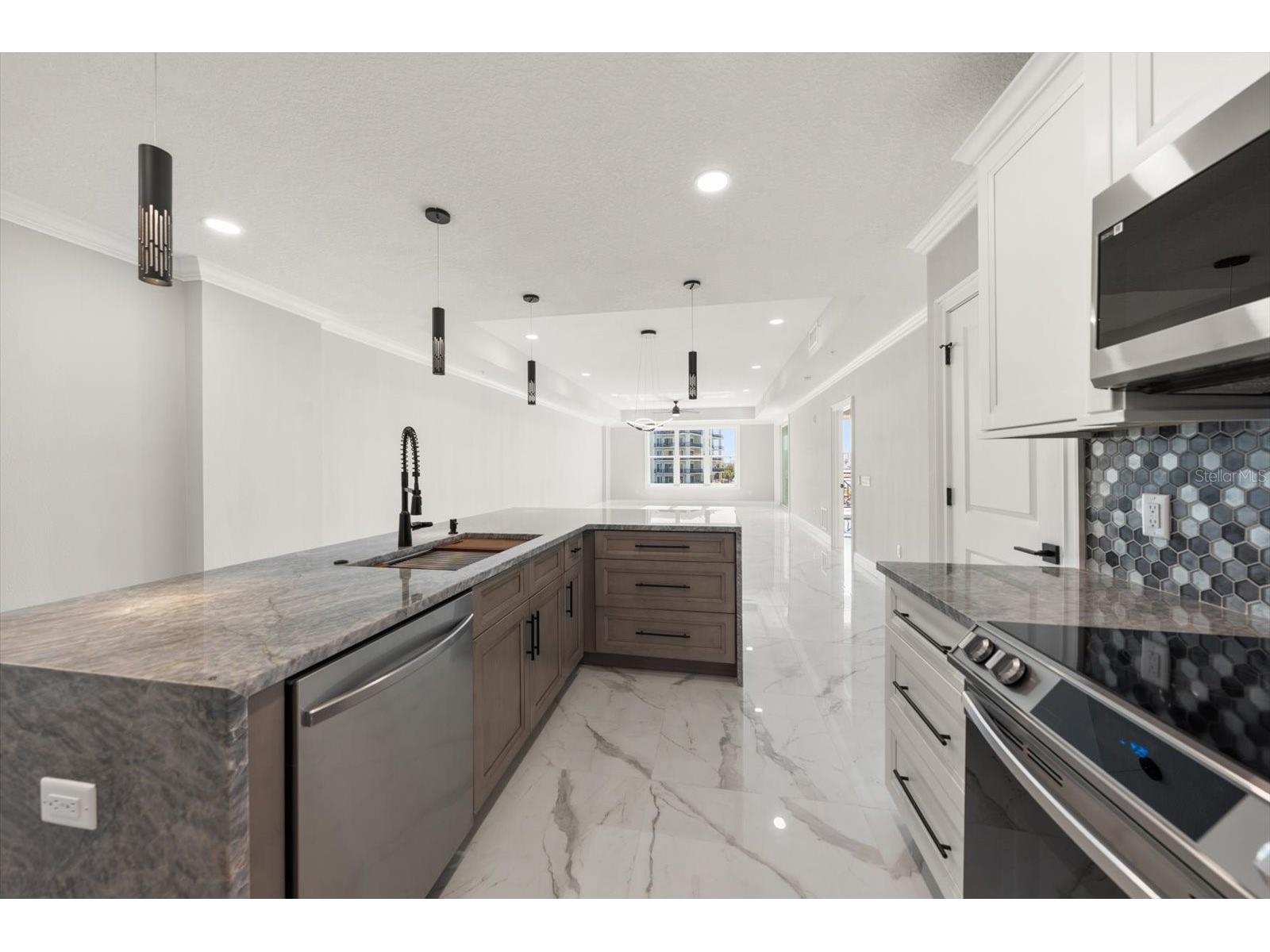 211 Dolphin Point #303 Clearwater FL 33767 TB8485711 image5