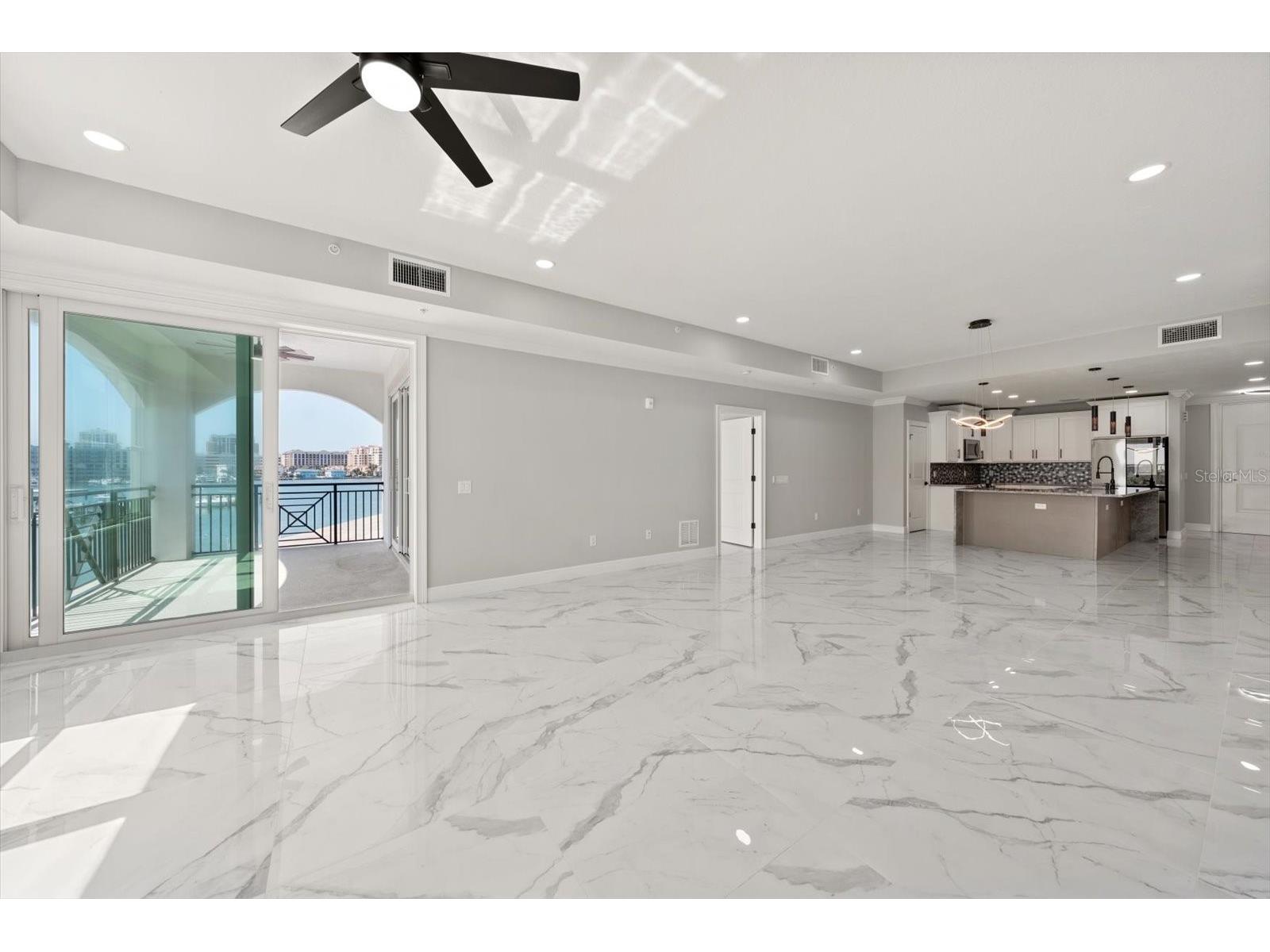 211 Dolphin Point #303 Clearwater FL 33767 TB8485711 image6