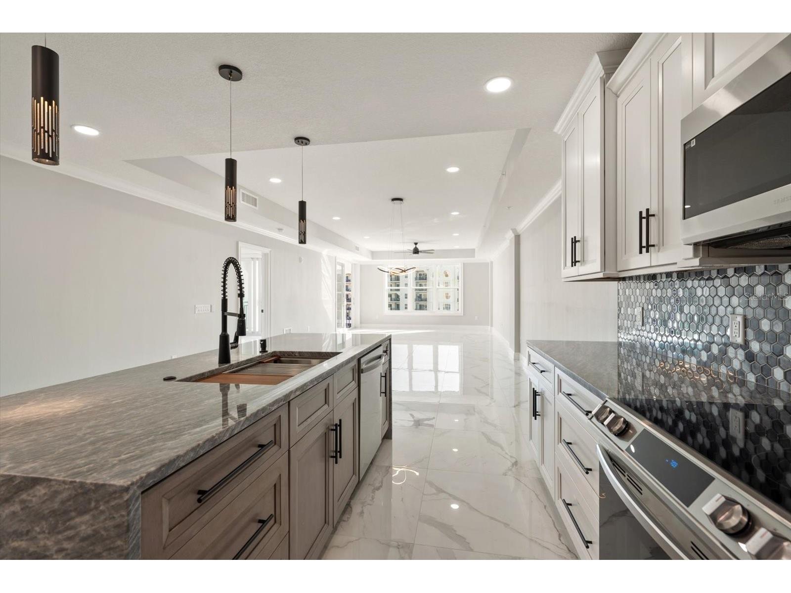 211 Dolphin Point #401 Clearwater Beach FL 33767 TB8485717 image6