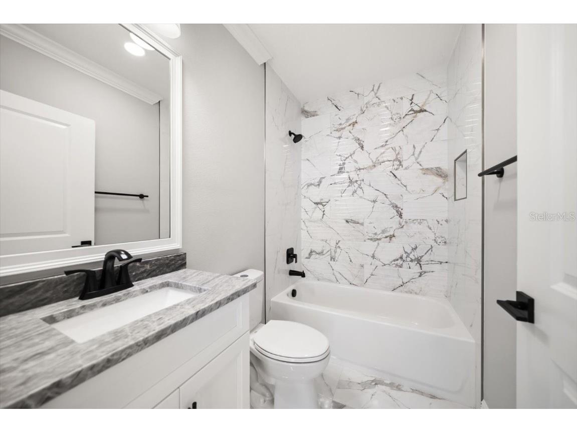 211 Dolphin Point #403 Clearwater Beach FL 33767 TB8459331 image18